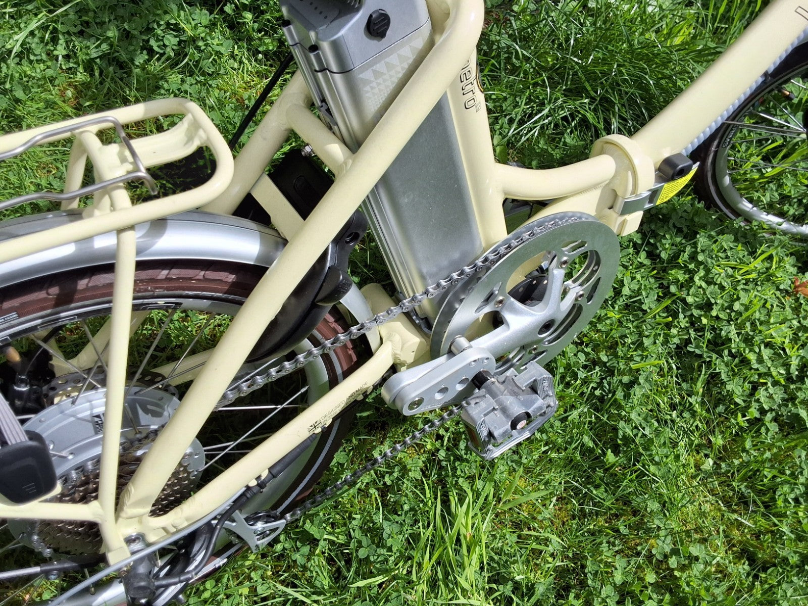 VOLT LS Metro,cream with crown handlebars and saddle. Immaculate condition.