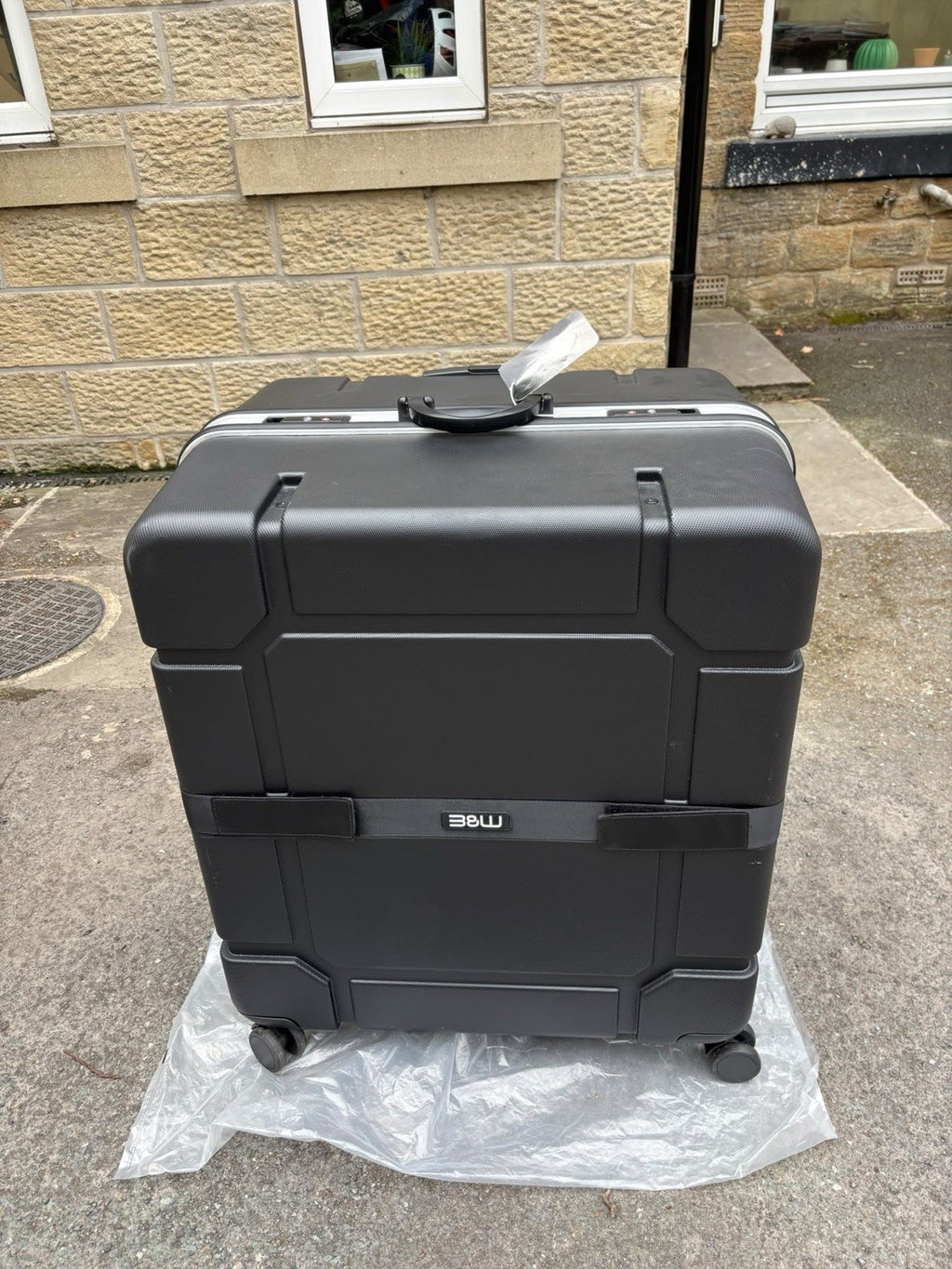 AMAZING BROMPTON B&W GARAGE/BIKE CASE WITH EXTRA SPACE FOR LUGGAGE