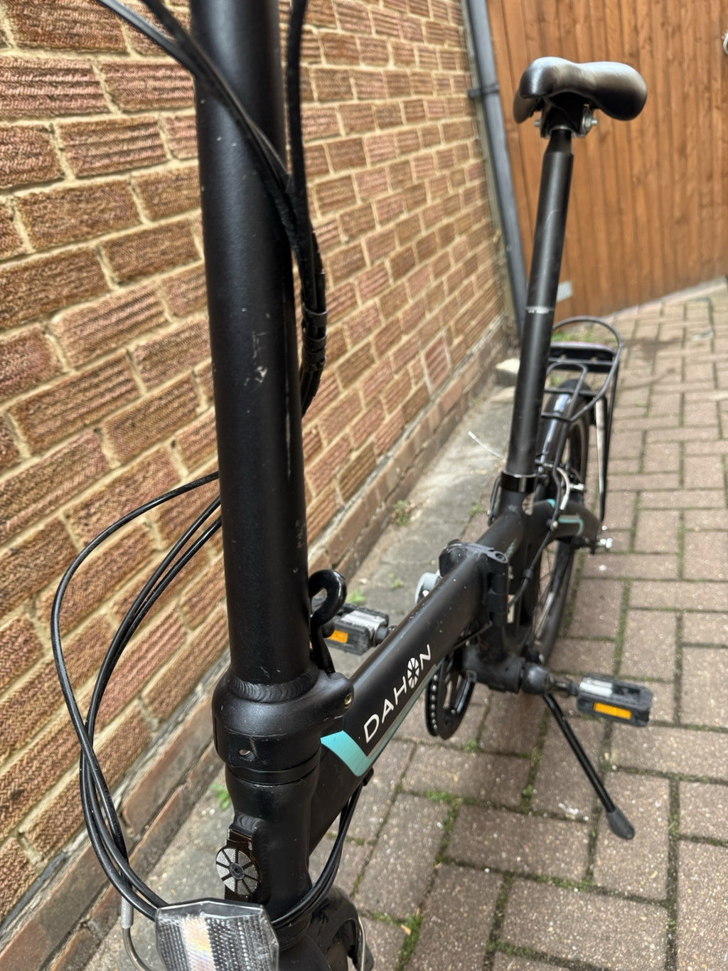 Dahon Vybe D7 Folding Bike | 7-Speed Shimano | 52T | Mudguards, Rack, Kickstand
