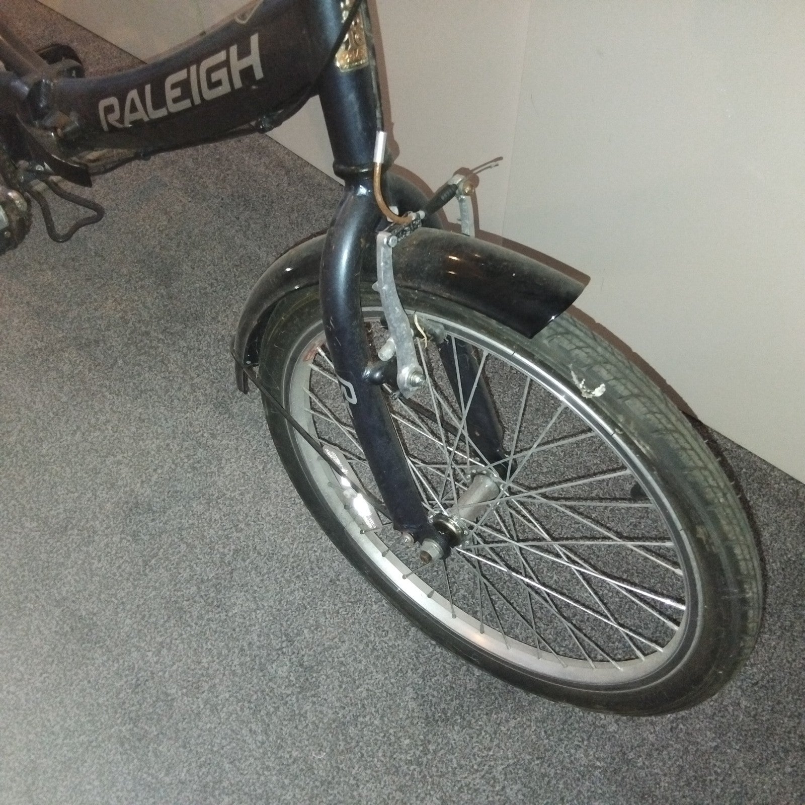 Raleigh EVO 7SP Folding Bike, Aluminum Frame, 20" Wheels, 7 Speed with Revo Grip