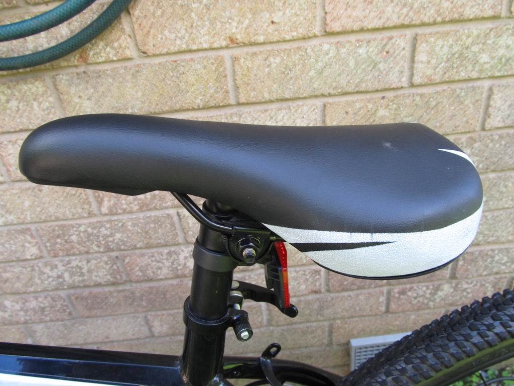 BIKE MOUNTAIN 26"  WHEELS BI FOLD UNISEX-EXCELLENT CONDITION