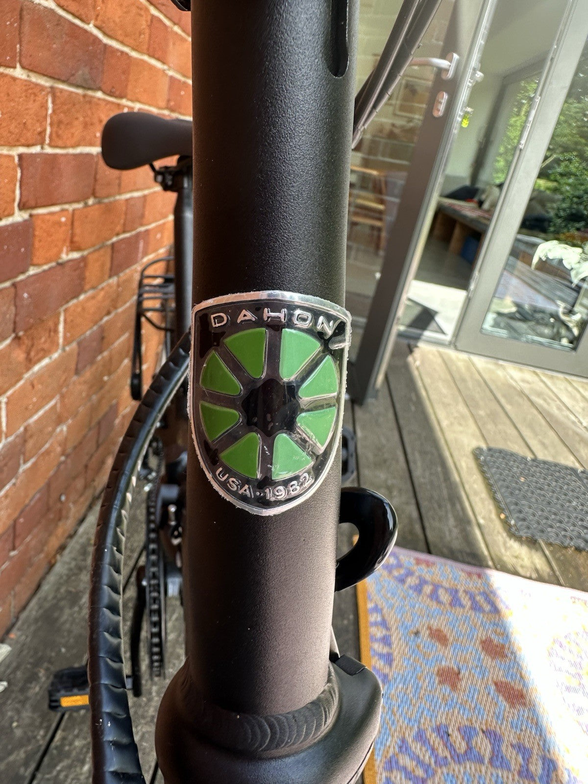Dahon Vybe City Folding Bike 7-Speed, matte black