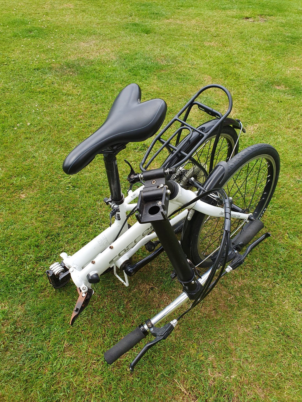 Carrera Transport 8-Gear Folding Lightweight Aluminium Bicycle