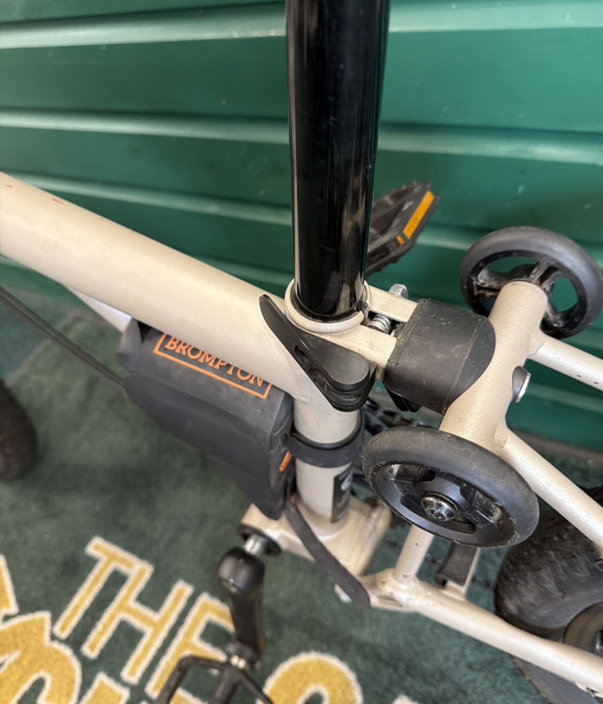 Brompton G Line Medium 8 Speed 20" Folding Bike Traildust White 2024