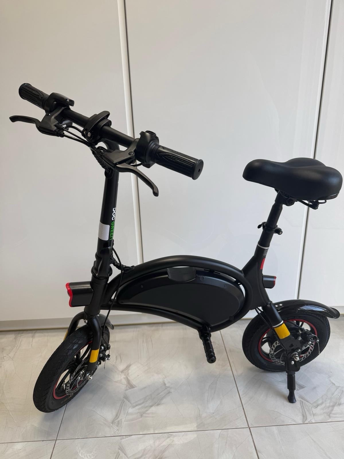 Doc Green Seated folding  bike, Front & Rear Lights, Black/Red Trim