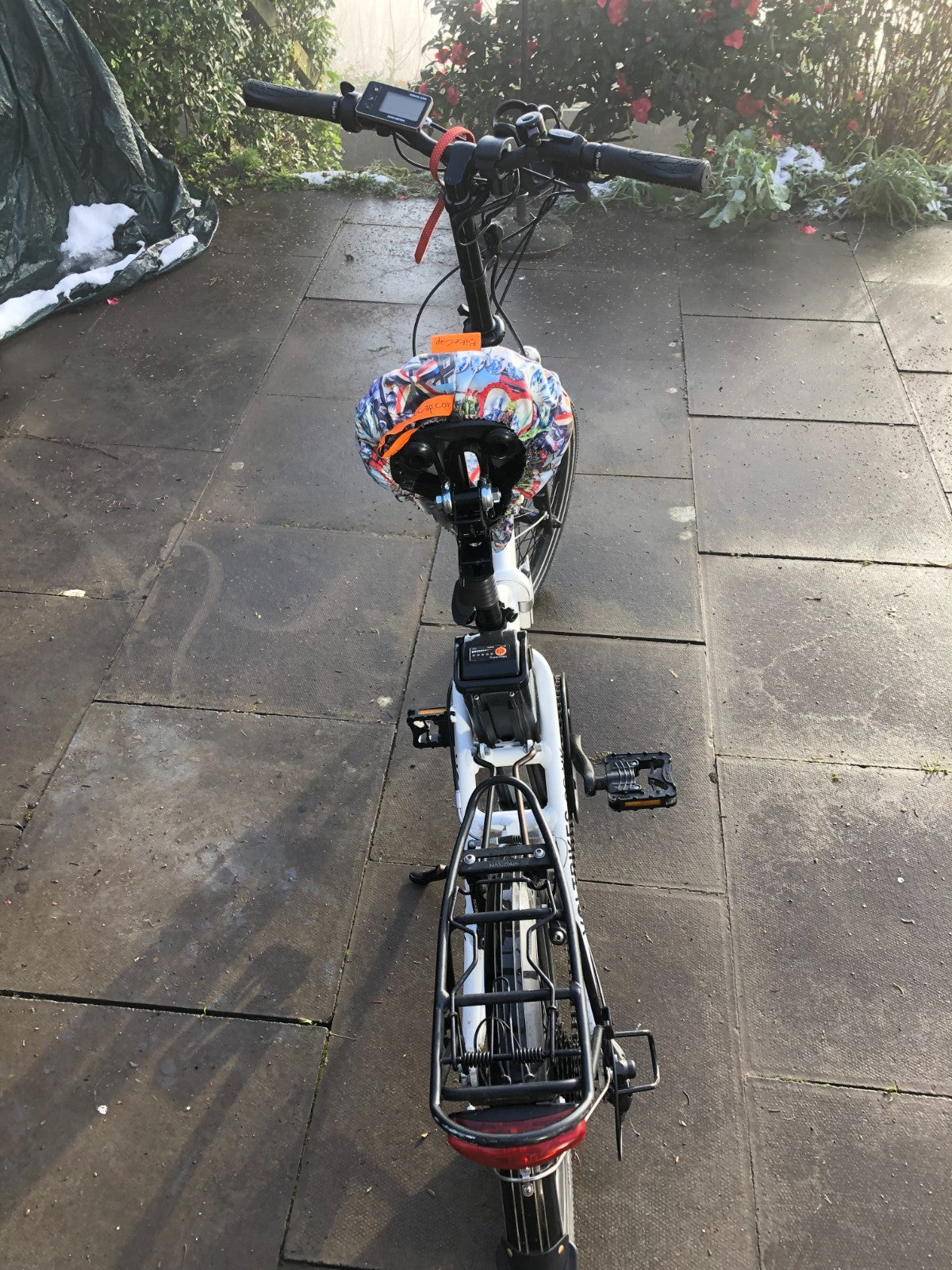 Volt Metro Folding Bike in white