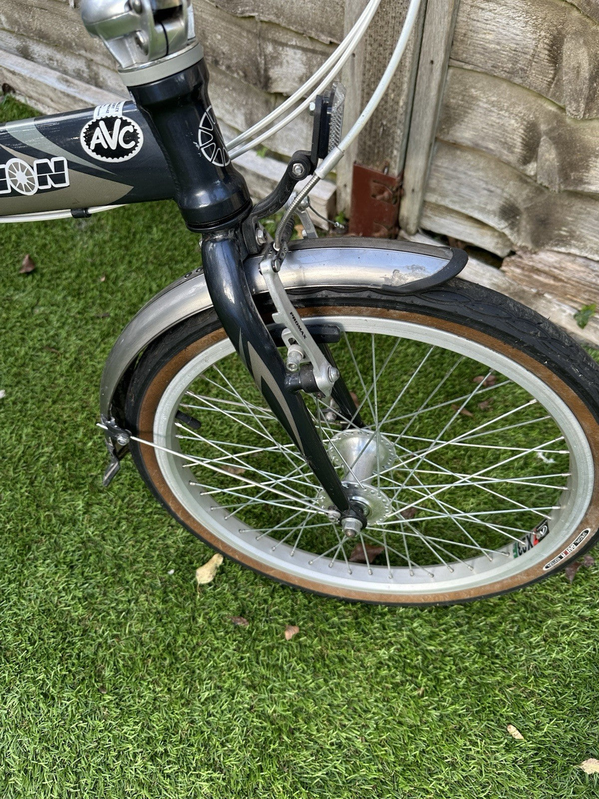 Dahon Speed D7 Folding Bike with Mudguards Rear Rack Black/Silver