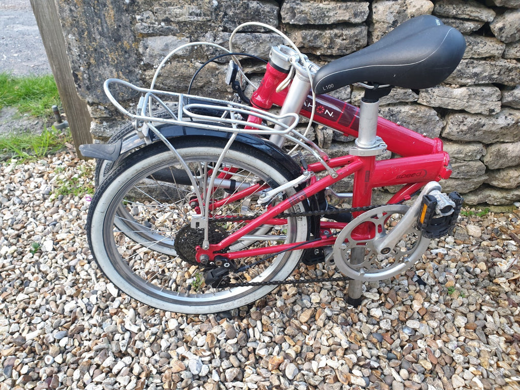 Dahon Speed D7 with pump in the Seatpost. 7 speed rapid rise gears.