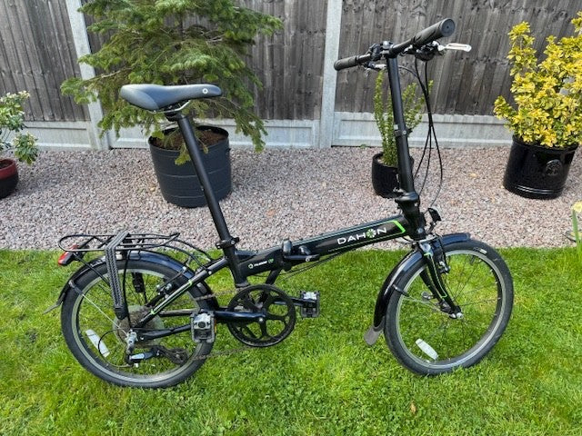 Dahon D8 Vitesse folding bicycle, black in colour.