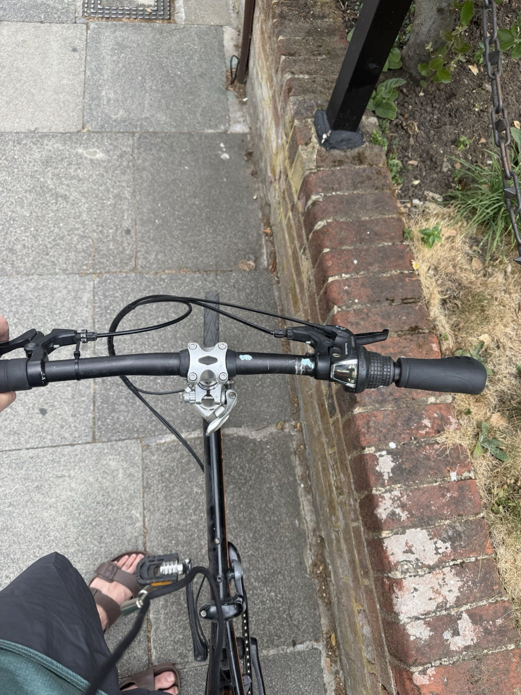 Tern Link D8 Folding Bike 20 in Black 8-Speed Mudguards V-Brake