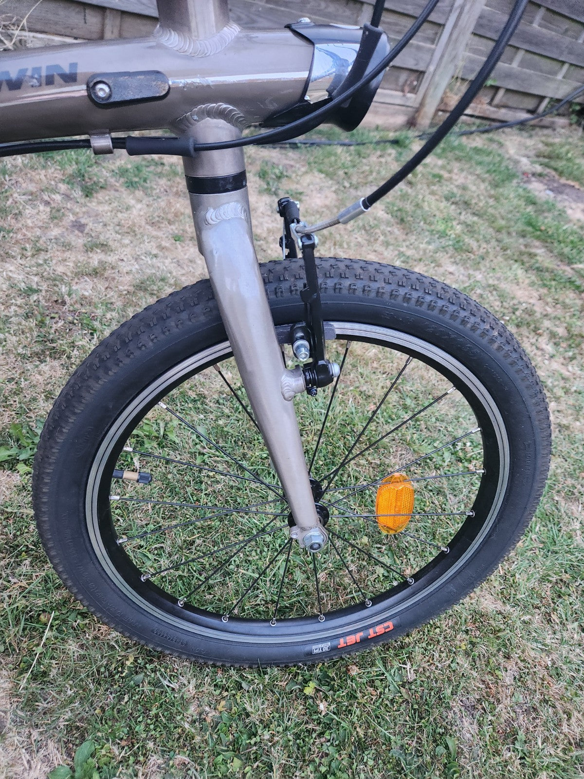 Btwin Tilt 900 Folding Bike 9 Speed Lightweight.