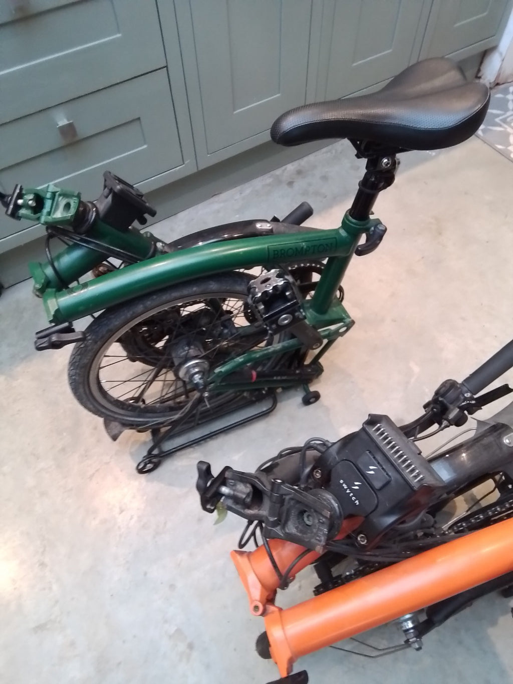 Brompton M6R Folding Bike 6-Speed - Green, w/ Mudguards and Rack - GC
