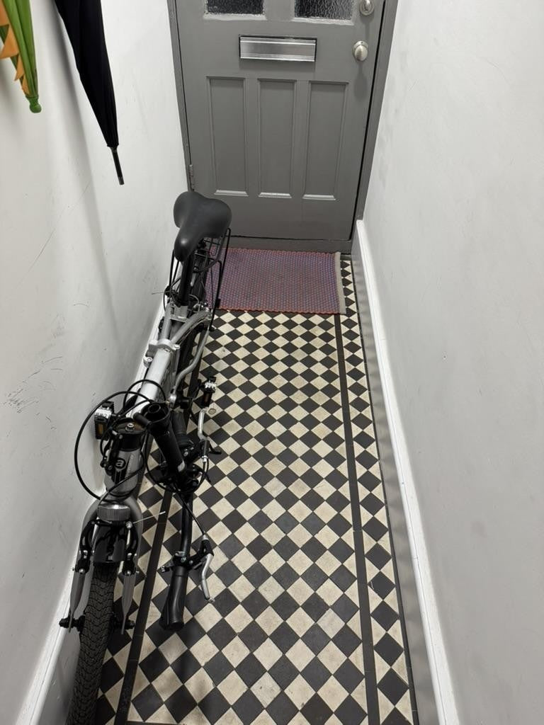 Ammaco Pakka Compact - 20 Inch Wheel Folding Bike - 6 Speed - Great condition!