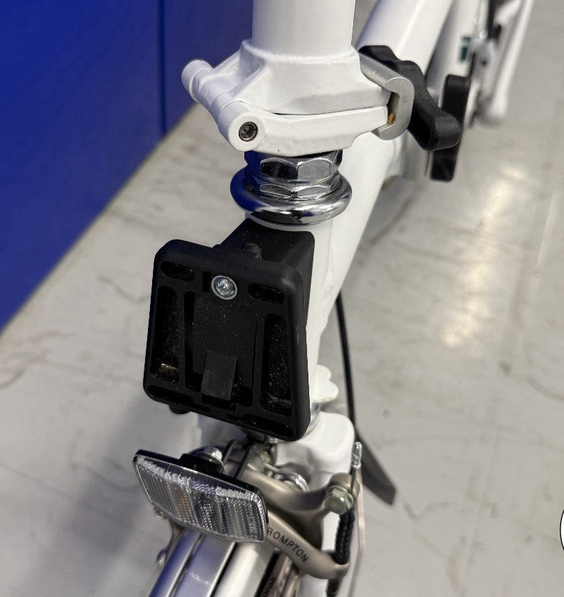 Brompton ML6 2016 folding cycle. White. 6 Speed. Mint used once!