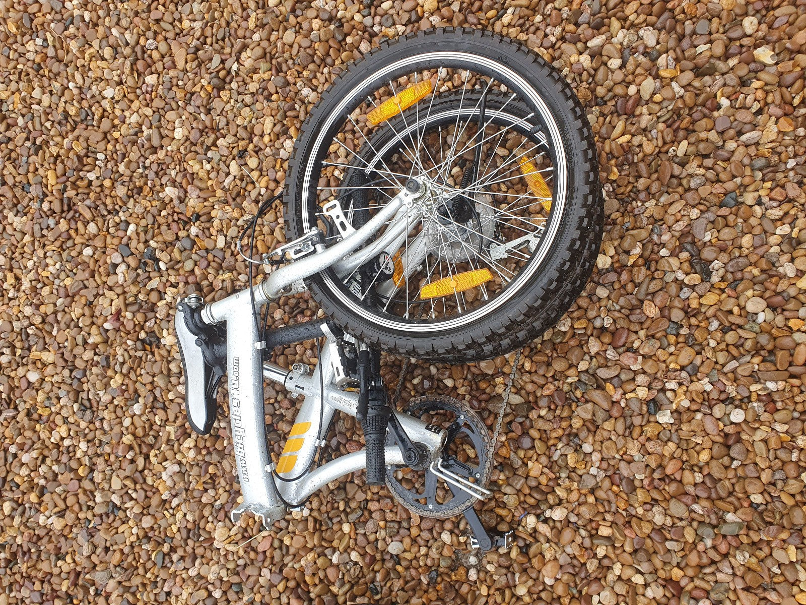 A pair of 16in 6-gear Bicycles4u folding bikes