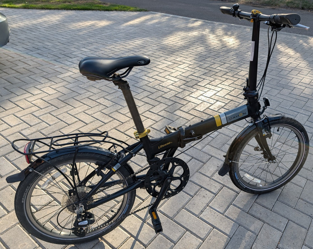 Dahon Vitesse D8 Folding Bike 20" 8 Speed Rack Mudguards + Dahon Bag