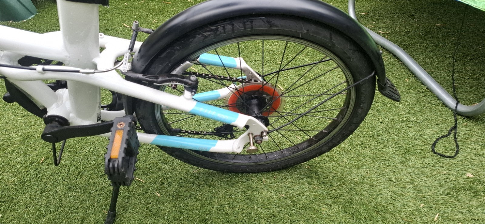 BTwin  Tilt 500 Folding Bike. White And Blue Aluminium Frame commuter bike