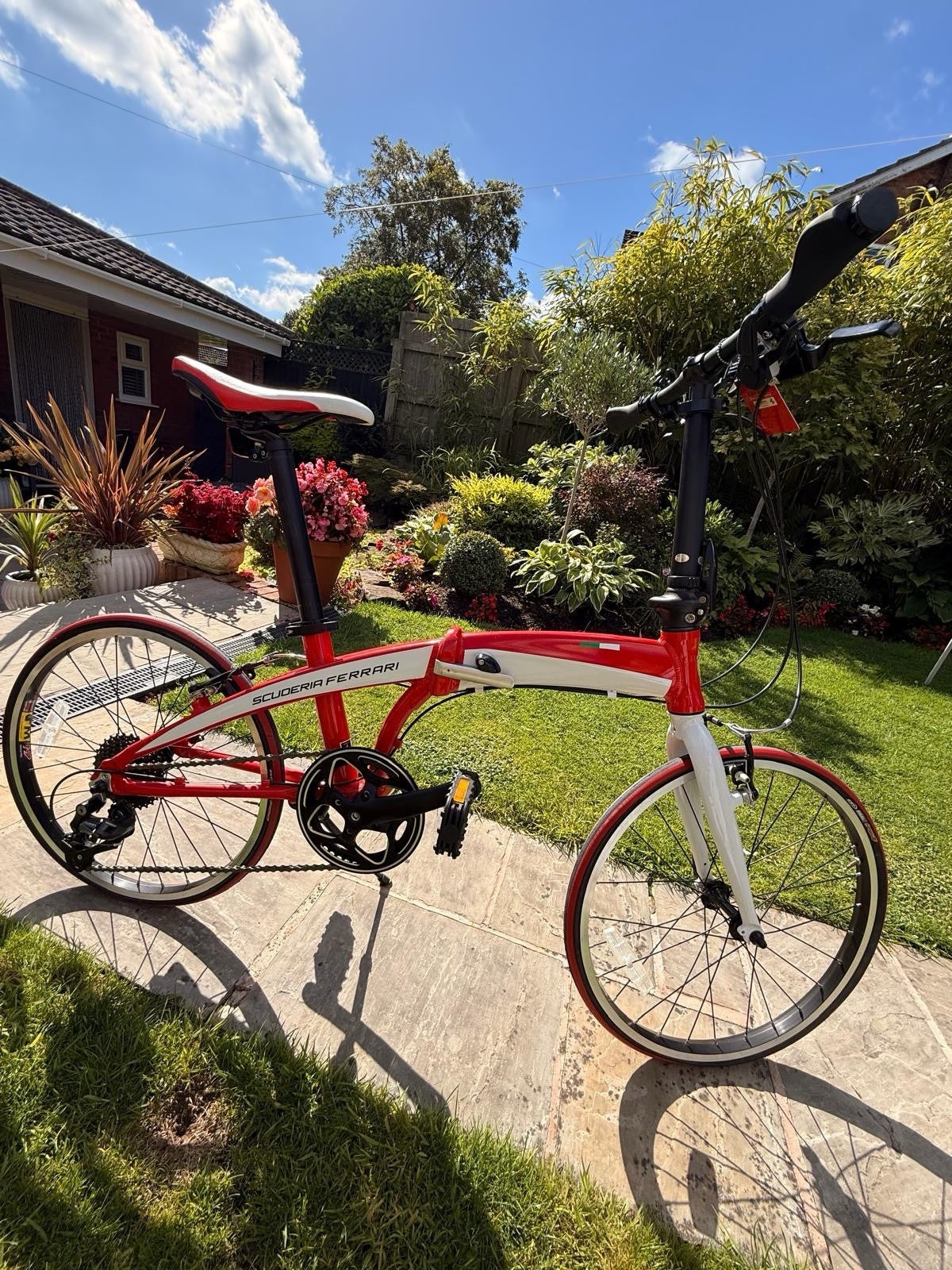 Ferrari Scuderia Ferrari Folding Bike 26in 7-Speed Flat Bar Red/White