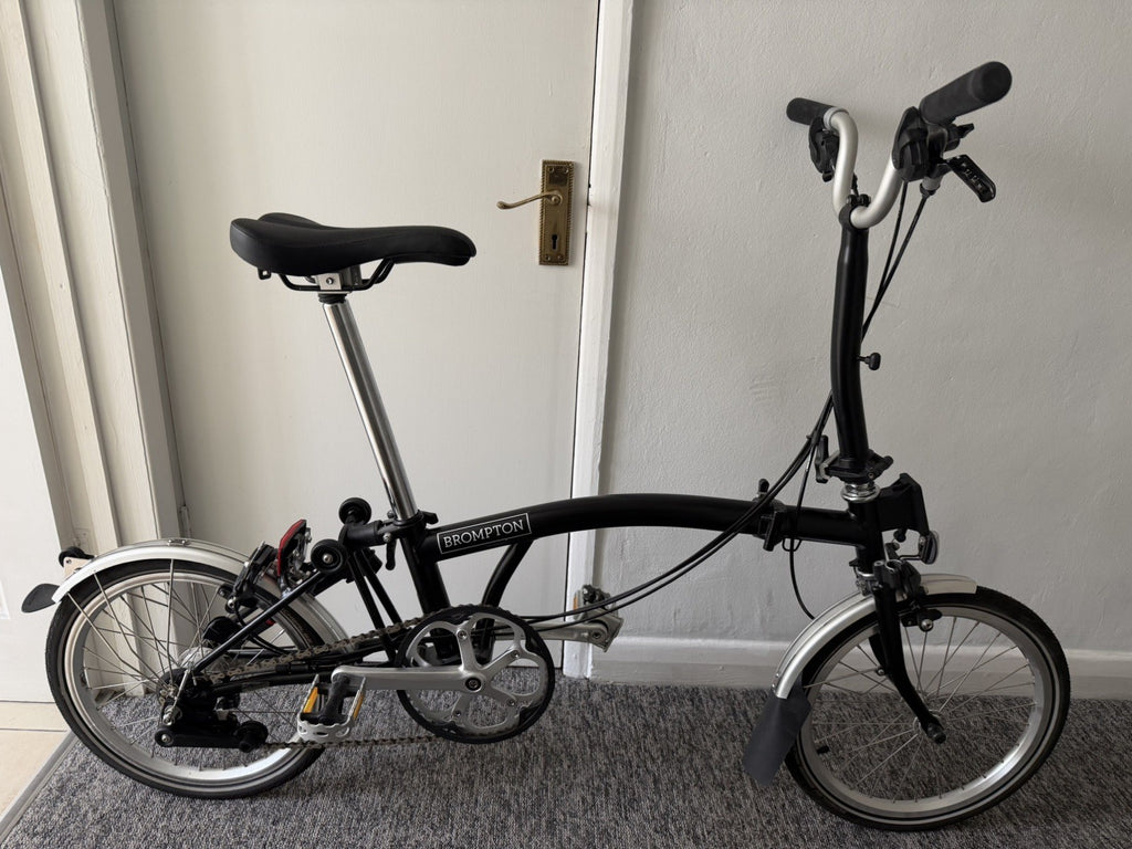 Brompton C Line M6L (6 Speed) folding bicycle - Black (EXCELLENT CONDITION)