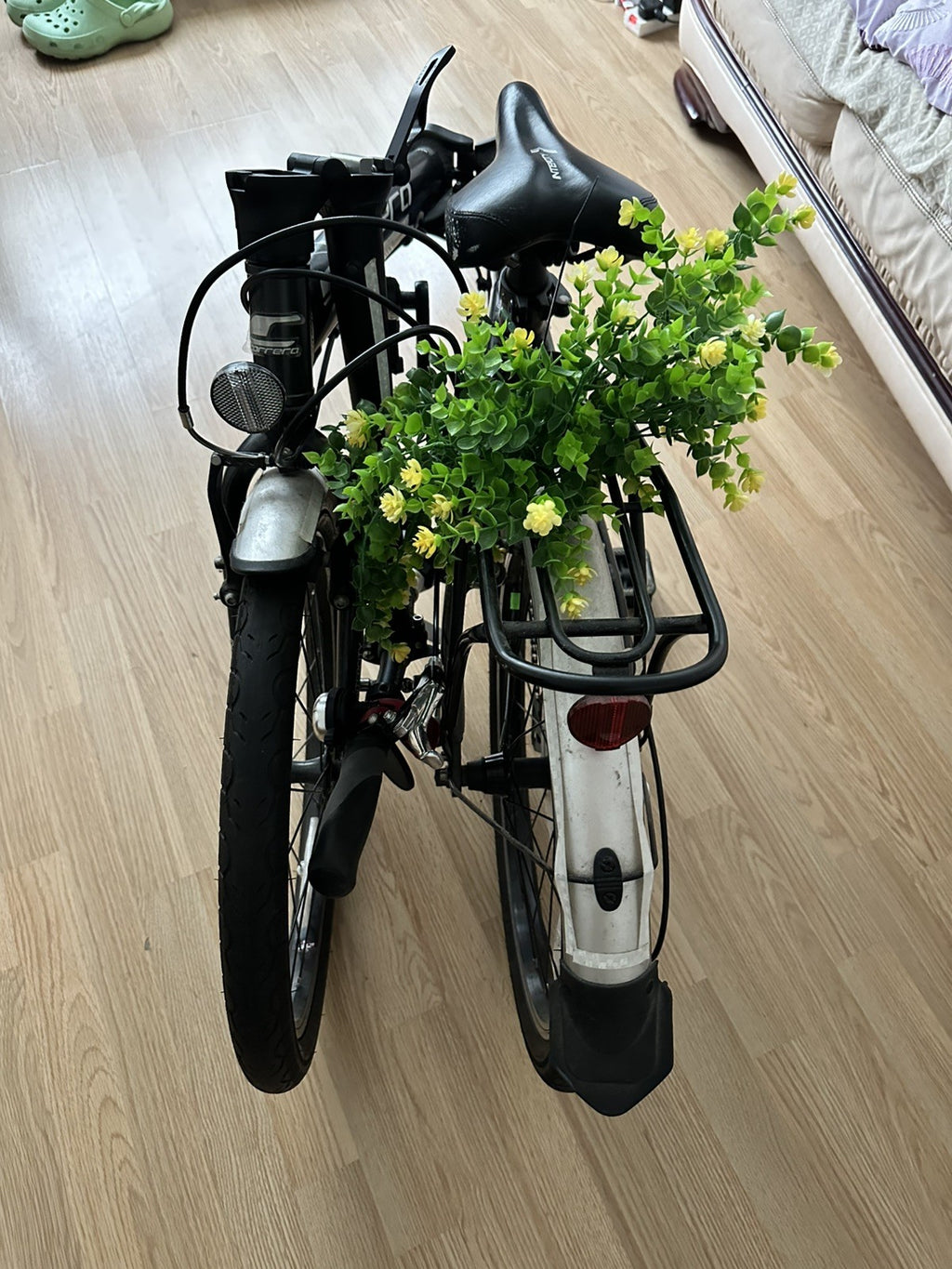 Carrera Intercity 20in Folding Bike Black/Silver Rear Rack Mudguards V-Brake