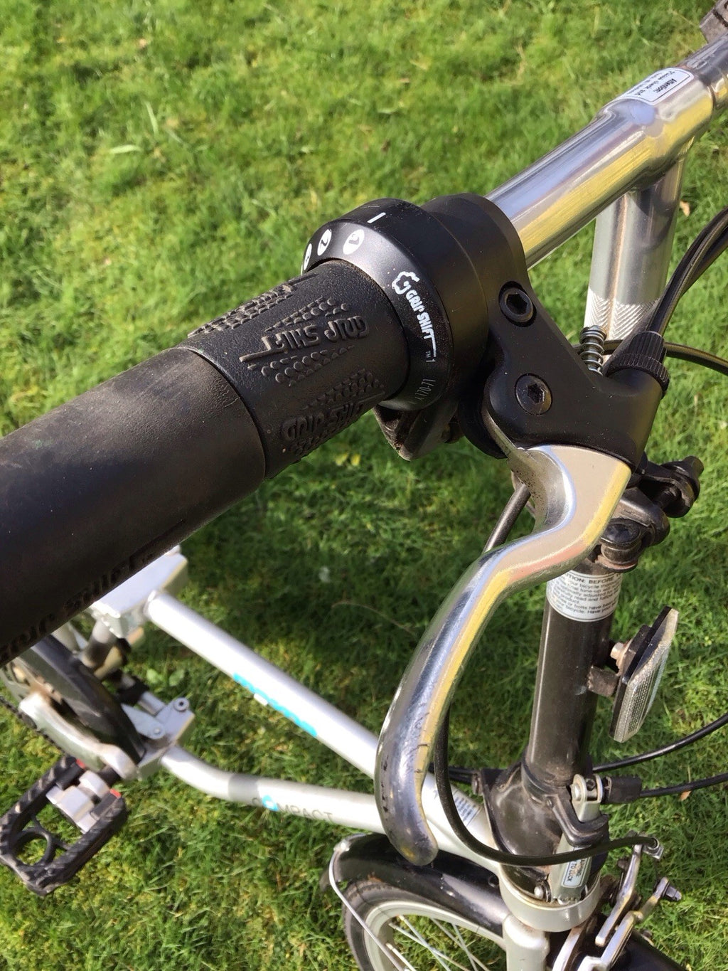 Adult folding bike for sale, unisex made by Dahon. In good condition.