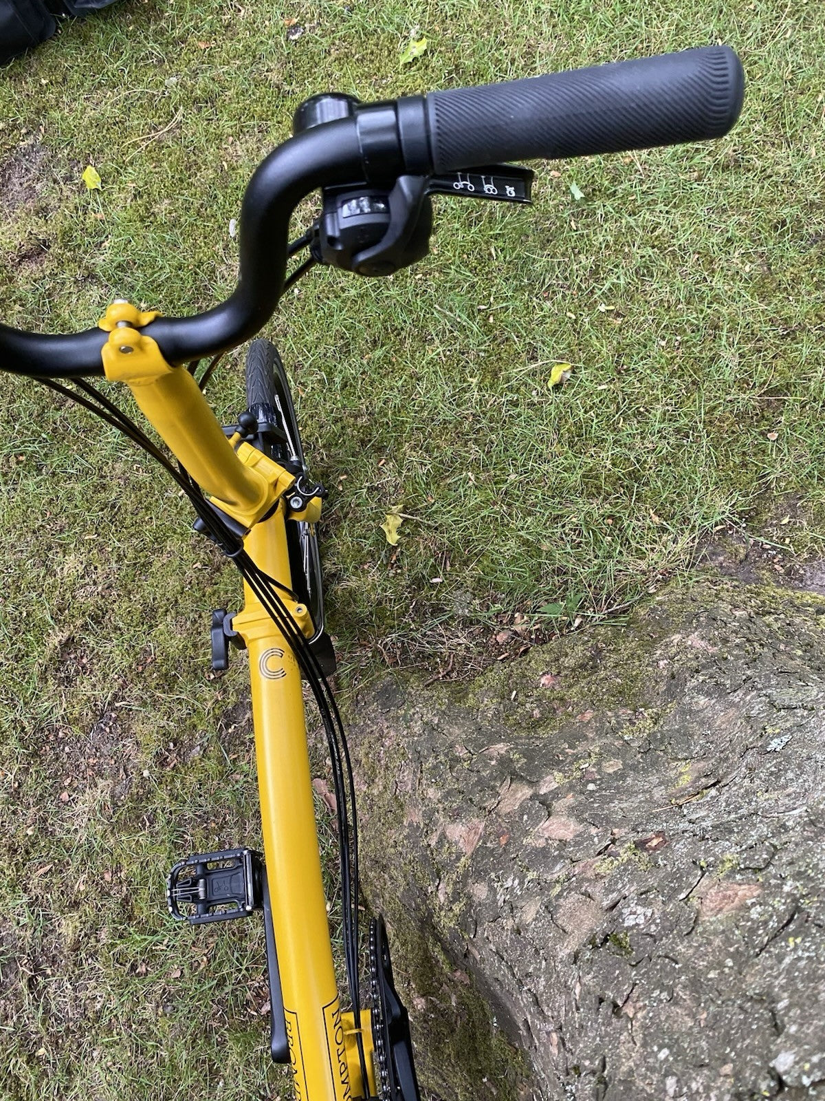 Brompton bike C-line 12-speed 2025 mid bar In bumblebee yellow