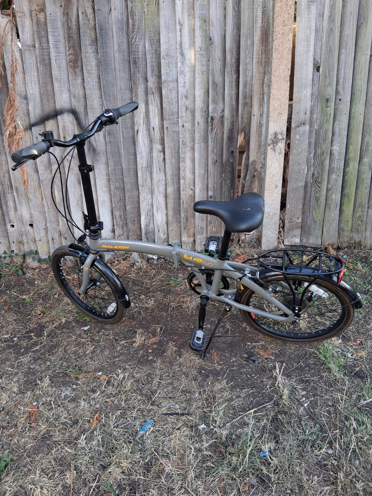 Raleigh Evo Two Folding Bike 20" Aluminium Frame, 7-Speed, Rear Rack Stand