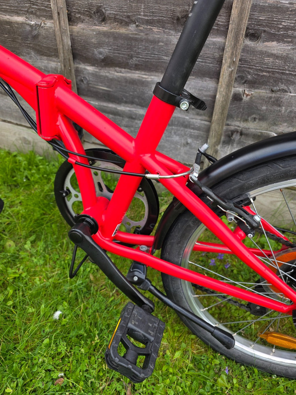 Btwin pre-owned folding bike, red, in very good conditions + bonus (sturdy bag)
