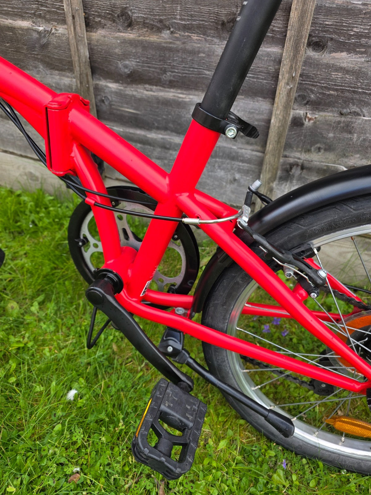 Btwin pre-owned folding bike, red, in very good conditions + bonus (sturdy bag)