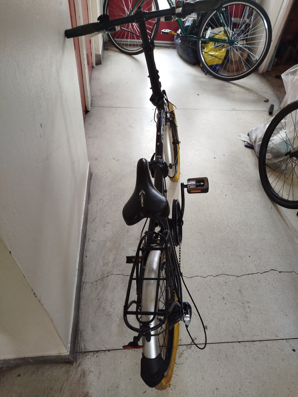 Carrera Intercity Folding Bike - 20" Wheels - 8 Speed Shimano - Black