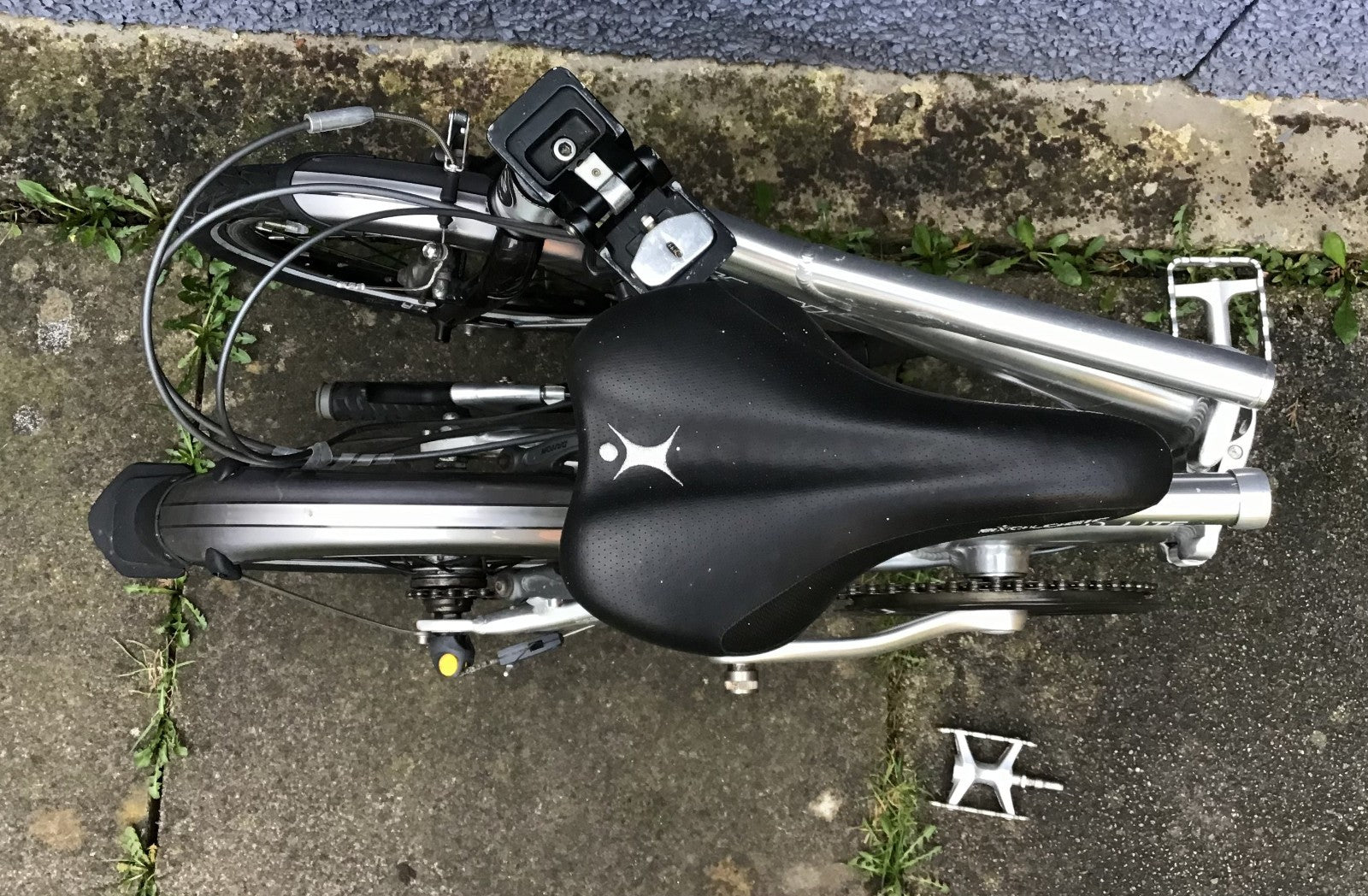 Dahon PrestoLite Lightweight 3-speed Bike w/ Detachable Pedal for Small Storage