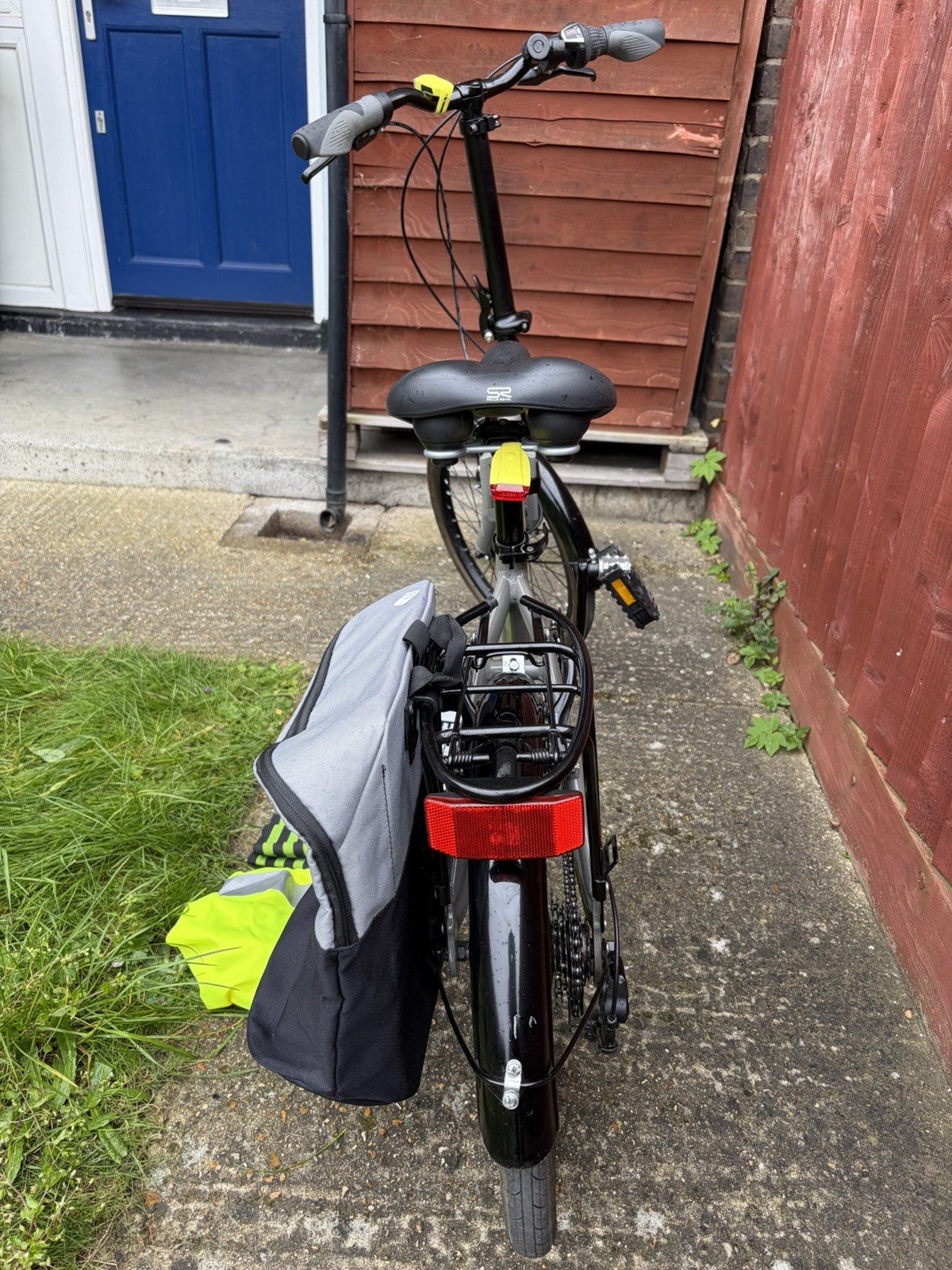 Raleigh Evo 2 Folding Bike 7-Speed Shimano Gears with Accessories