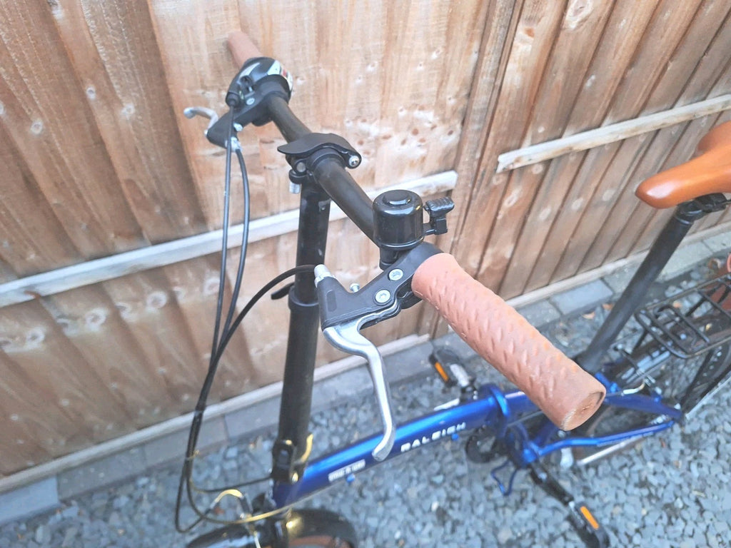 Raleigh Stowaway Folding Bike Unisex 7-Speed Hybrid Bicycle Blue  Mudgaurds Rack