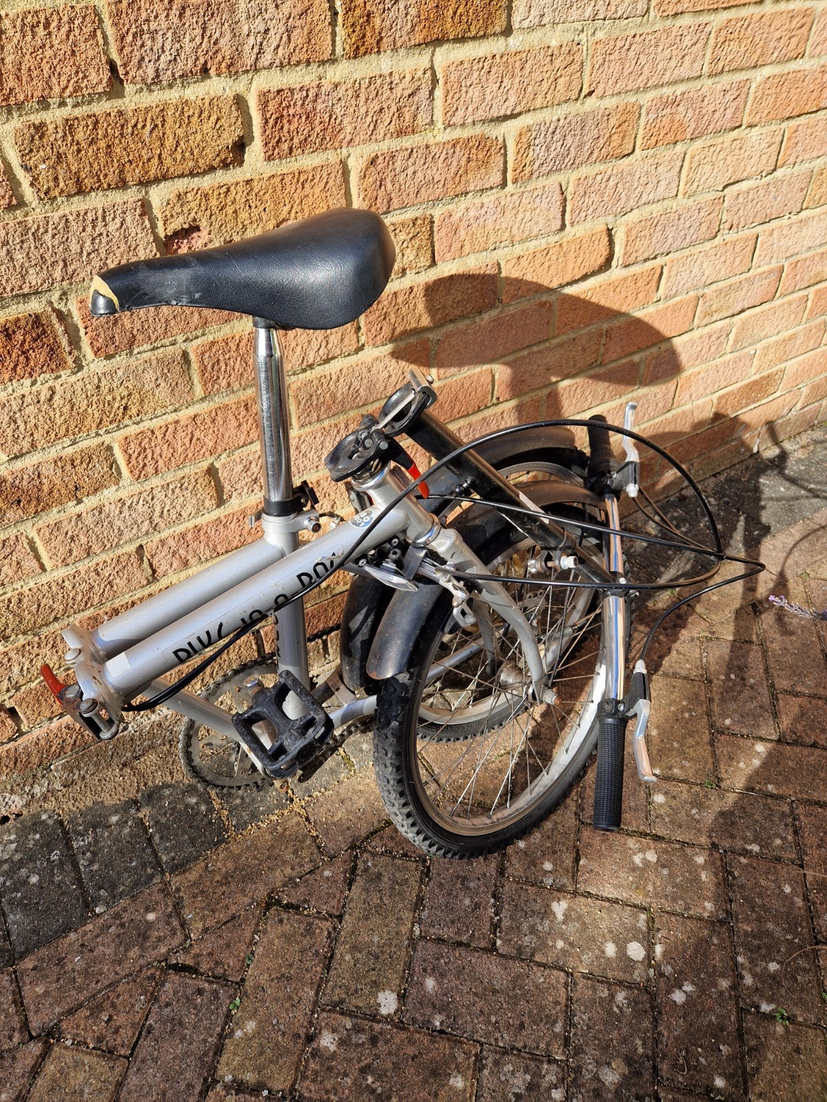 BULL DOG Touring 20in Silver Folding Bike 6-Speed Shimano RevoShift Steel