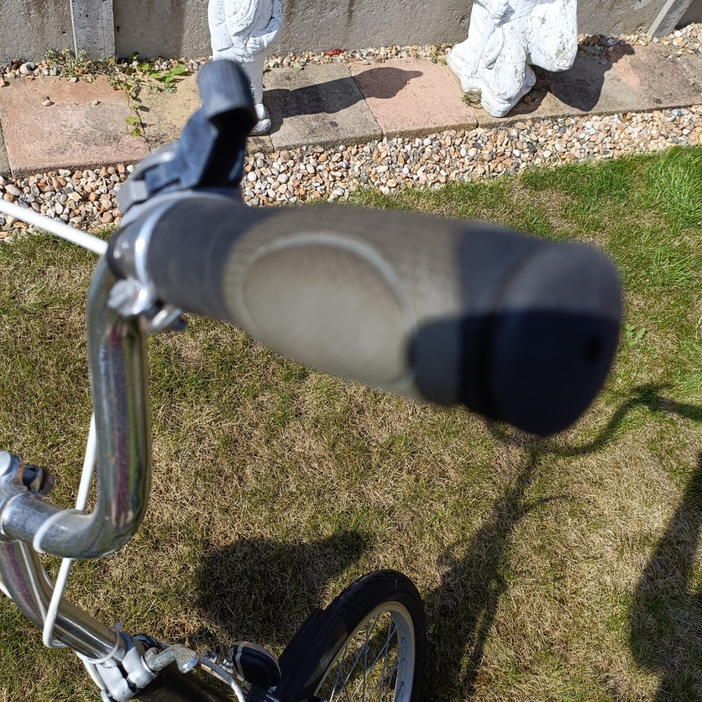 Folding Bicycle, Adults size 20 inch wheels condition used. Collection only!