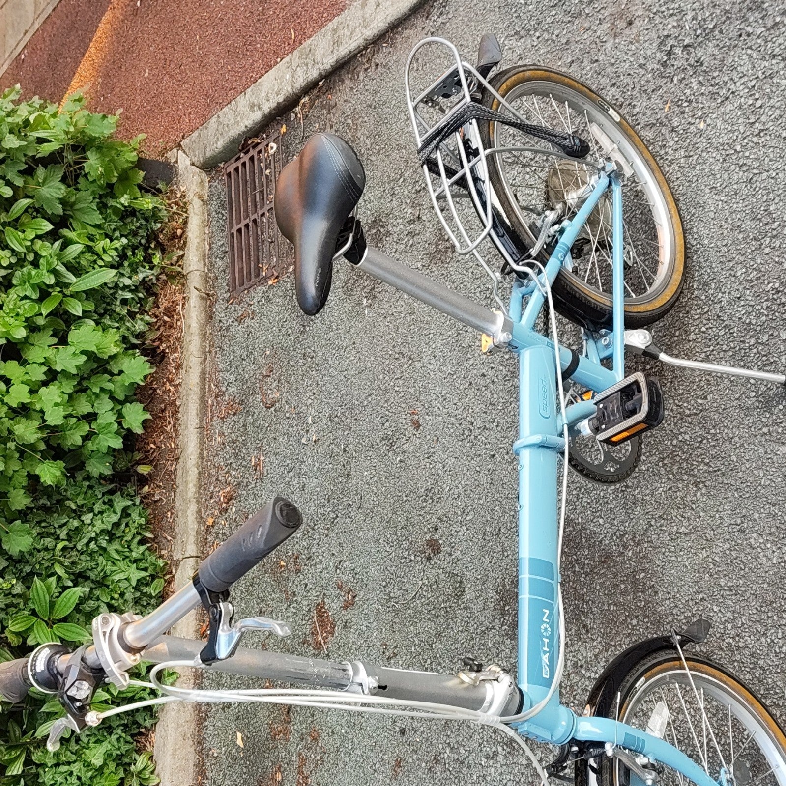 Dahon Speed D7 20in Folding Bike 7-Speed Derailleur, Rear Rack & Mudguards