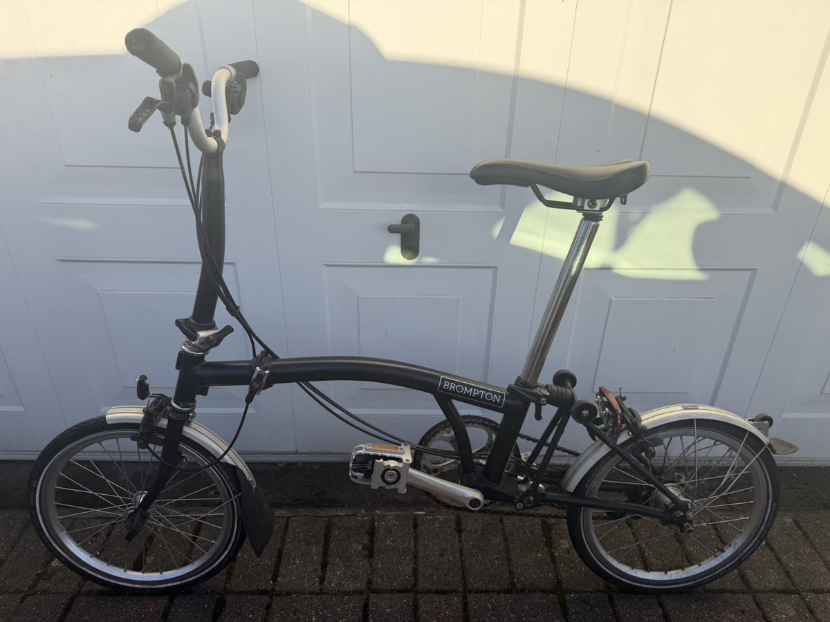 Brompton C Line M6L (6 Speed) folding bicycle - Black (avergae Condition)