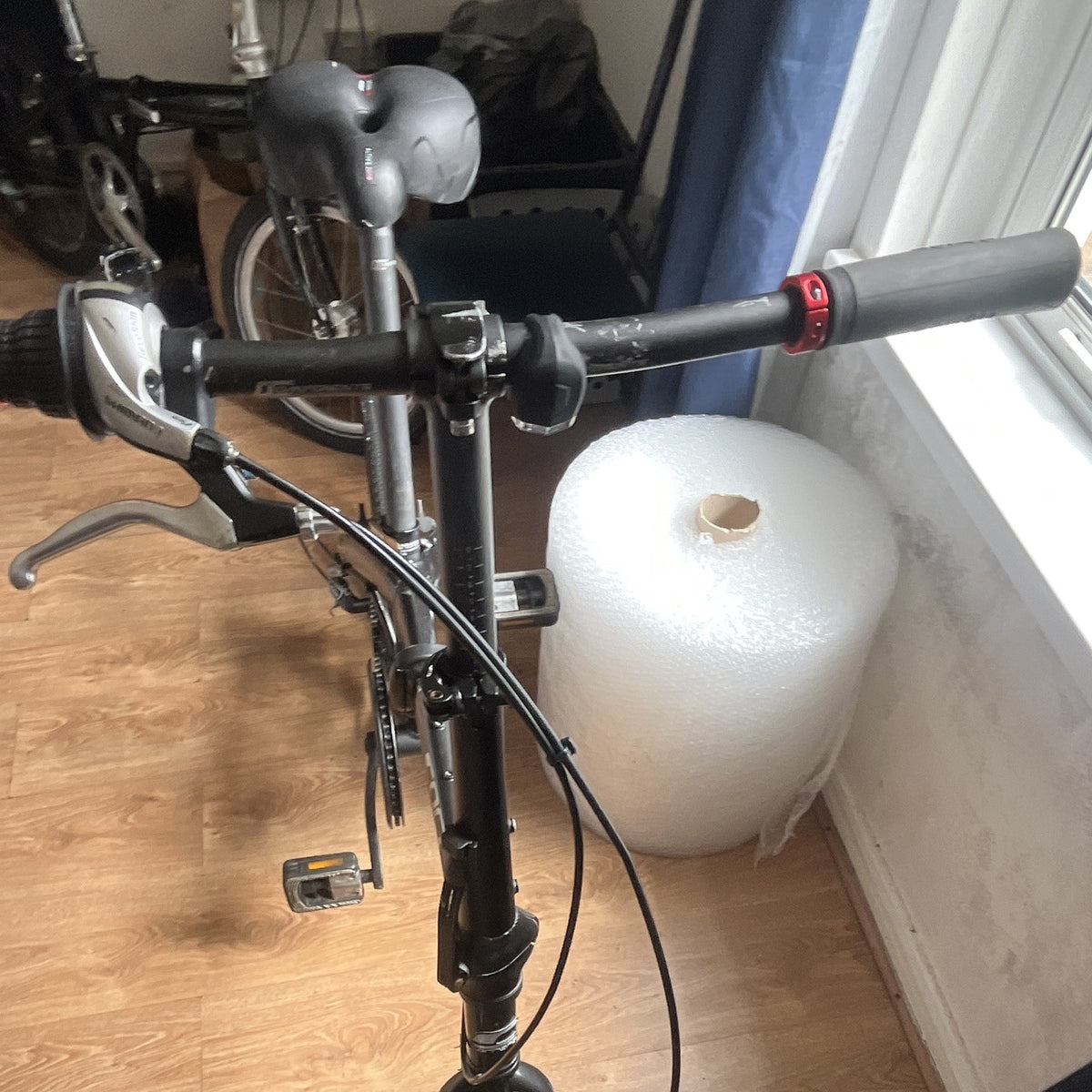 Carrera Intercity Folding Bike 20in Black V-Brake Flat Bar Gripshifter