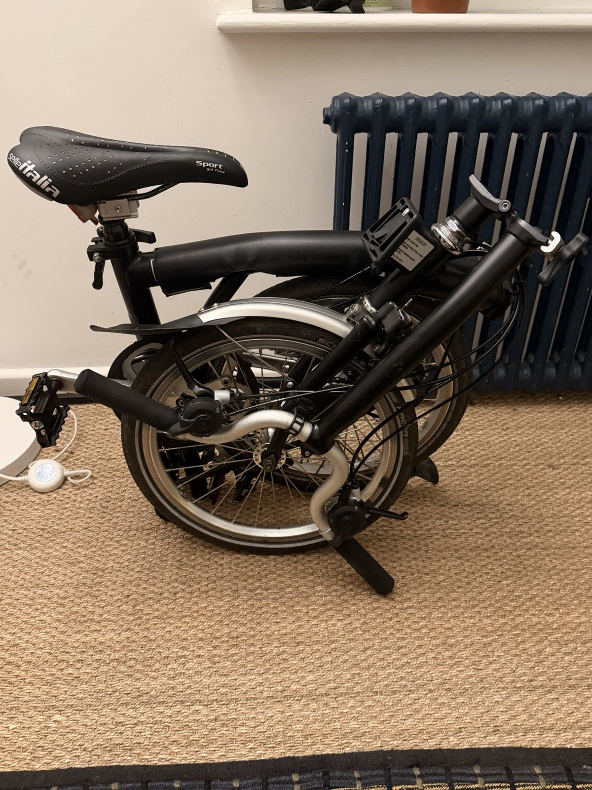 Brompton M6L black Folding Bike 16 in Wheels Black 6 speed + carbon seat post