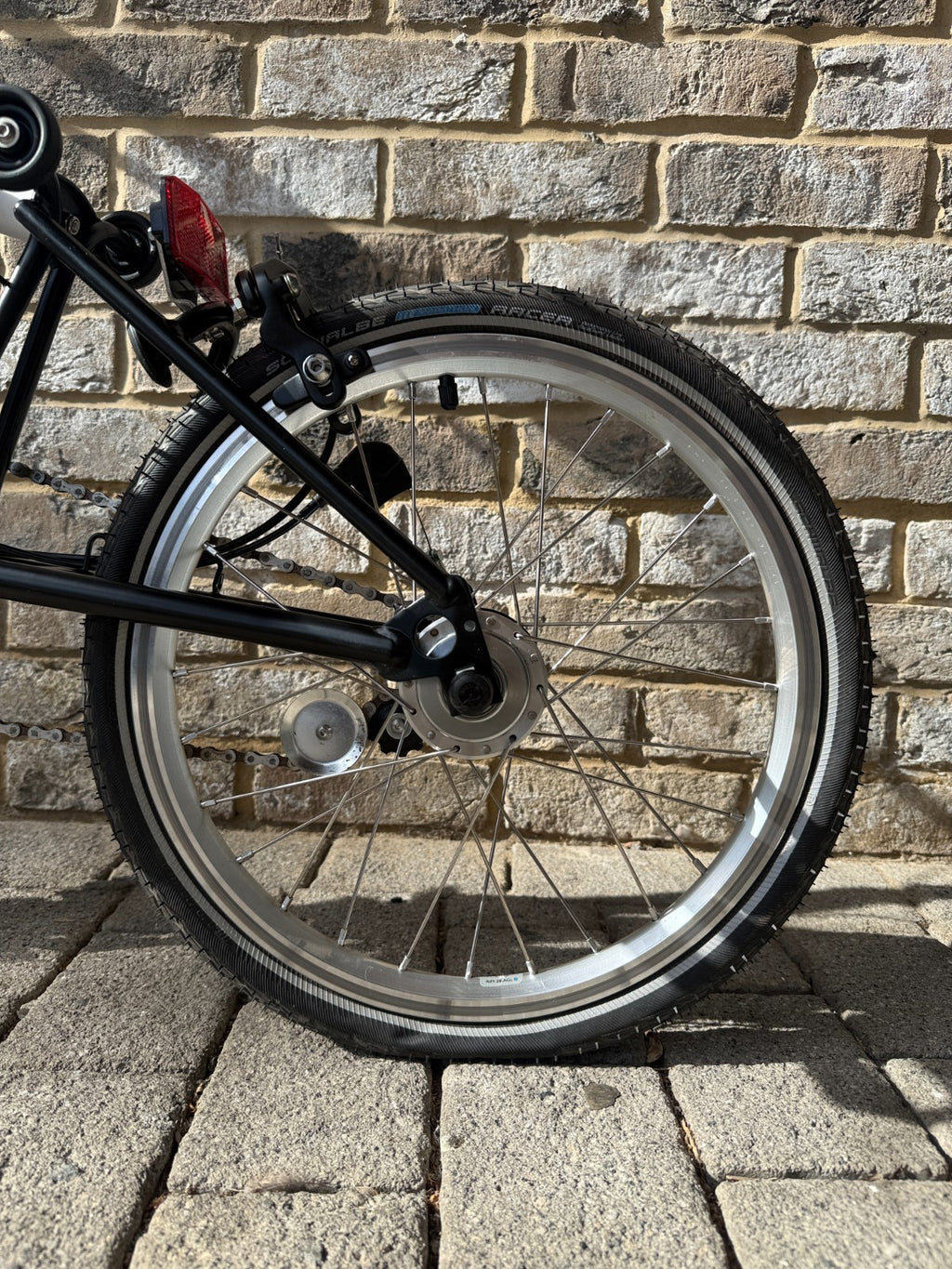 Brompton A Line - White & Black - Mint Super A+ Condition - Worldwide Shipping