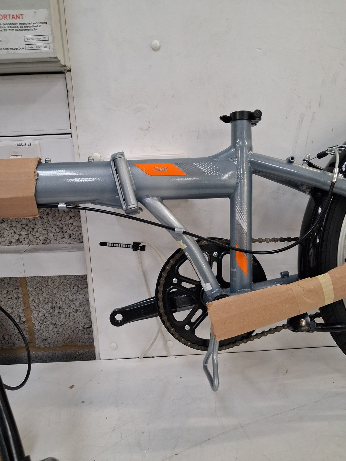 Apollo Tuck Folding Bike 20in Single-Speed One-Size Grey/Orange (No Tools)