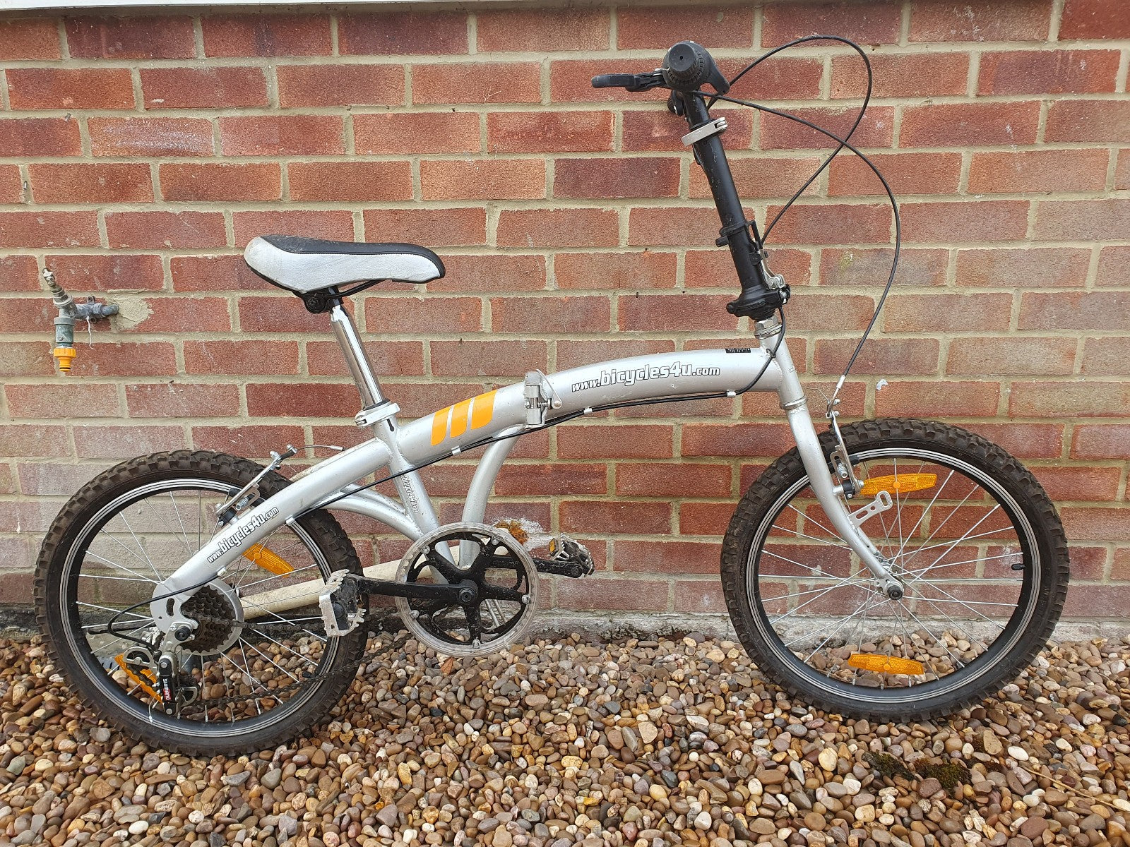 A pair of 16in 6-gear Bicycles4u folding bikes