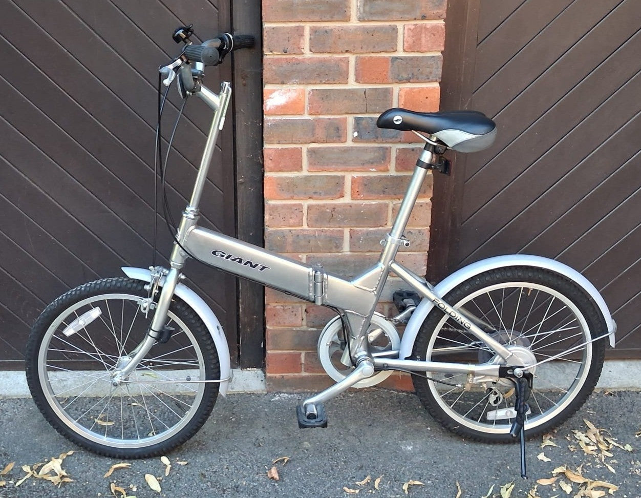 GIANT HALFWAY FOLDING BIKE – 6 Speed, 20" Wheels - Lightweight Aluminium Frame
