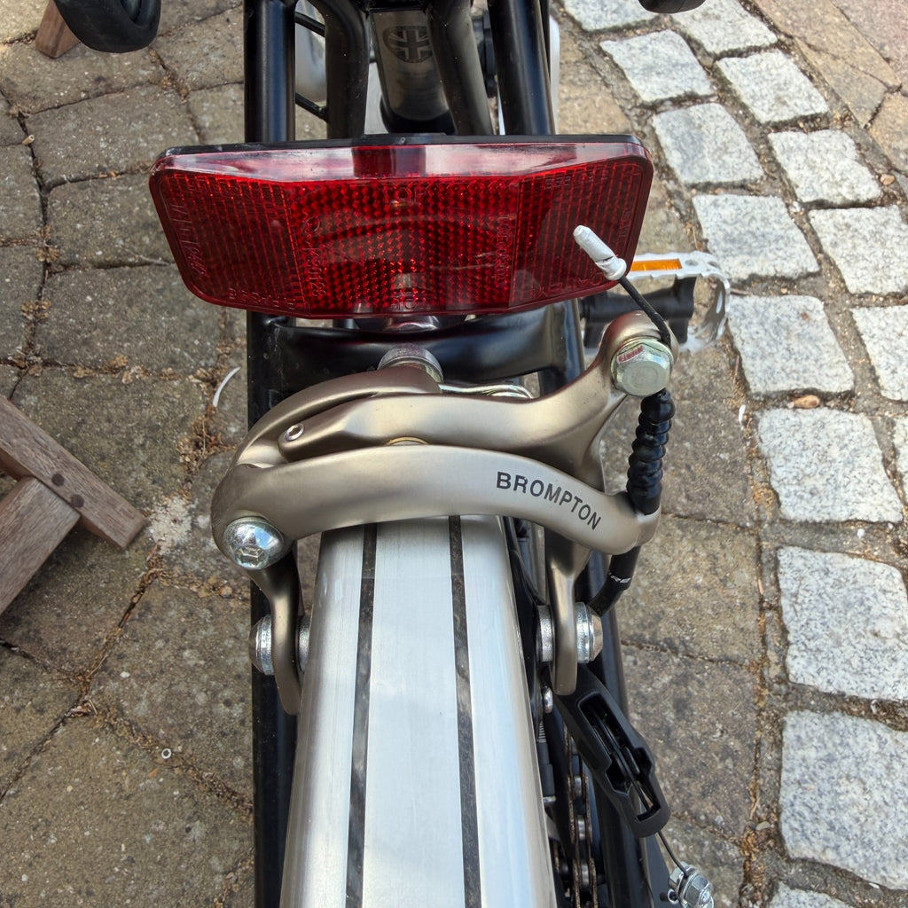 Brompton M6L Classic 6 speed in very good condition including front bag