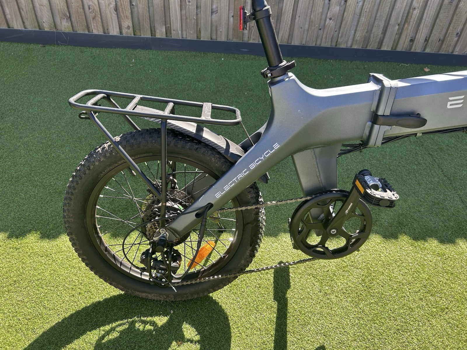 ENGUIE Model Hybrid/Electric Fold Up City Bike. Used Good Condition Grey Frame