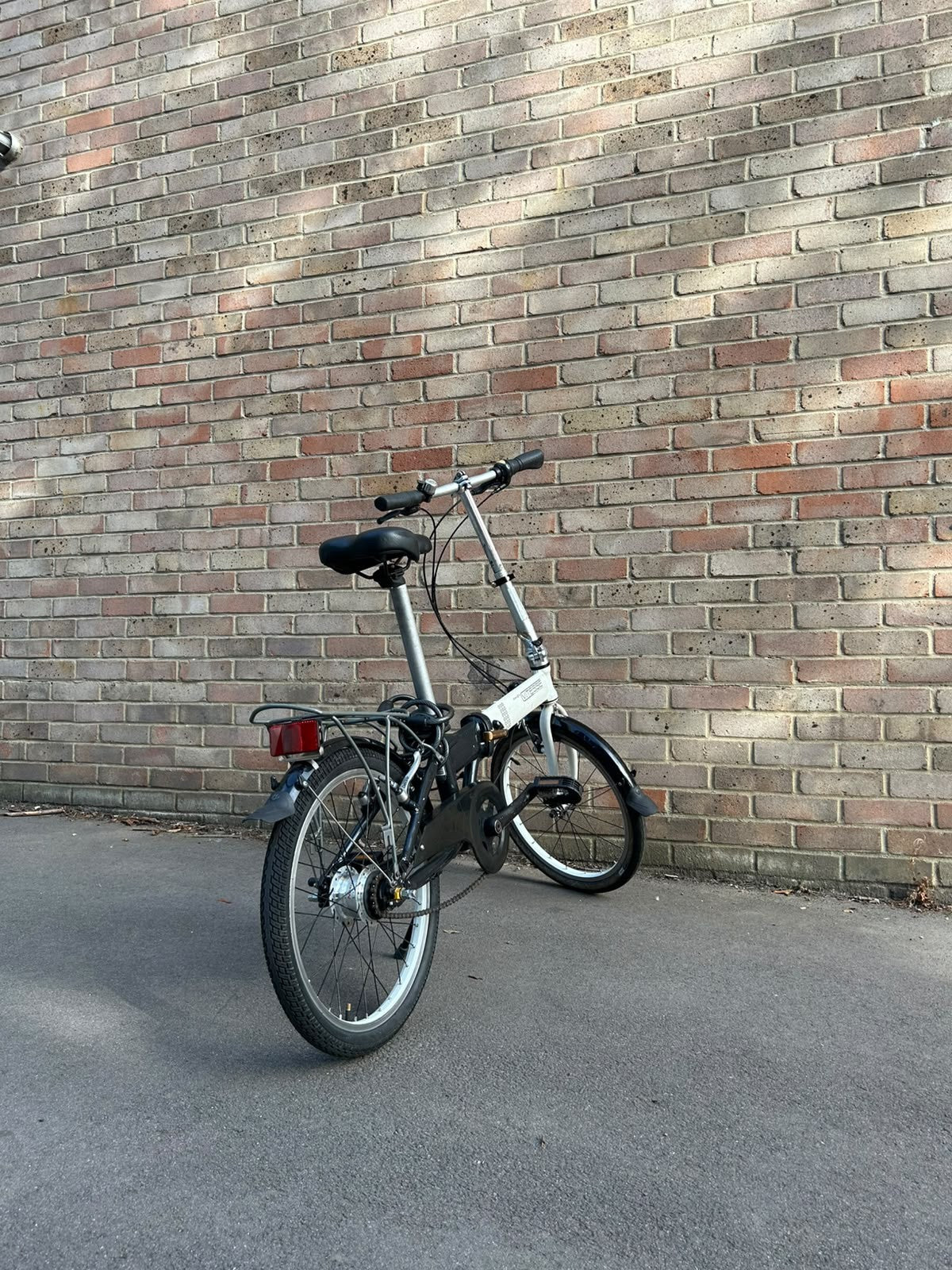 Dahon Vitesse Folding Bike 20in Silver/Black Rack Mudguards Kickstand