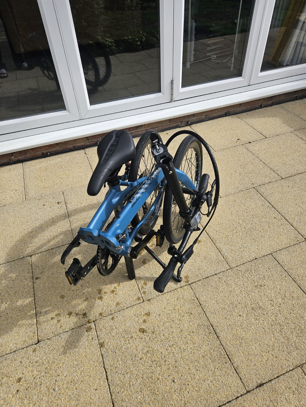 Carrera 20in Folding Bike Blue/Black Disc Brakes Derailleur 8 Gears Kickstand