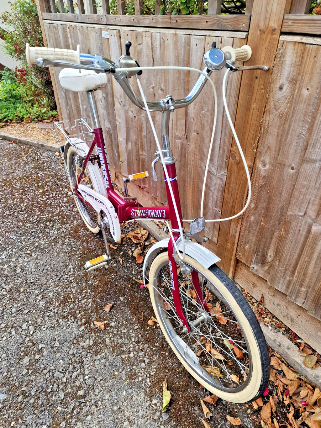 UNIVERSAL STOWAWAY 3 Vintage Folding Burgundy Bike, 3 speed. 20’ wheels,PRESTINE