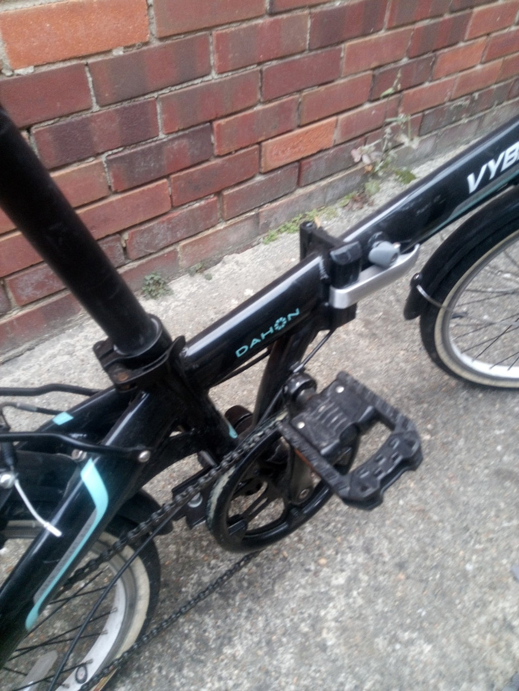 Dahon Vybe 20 Inch Folding Bike ideal commuter bike, barely used