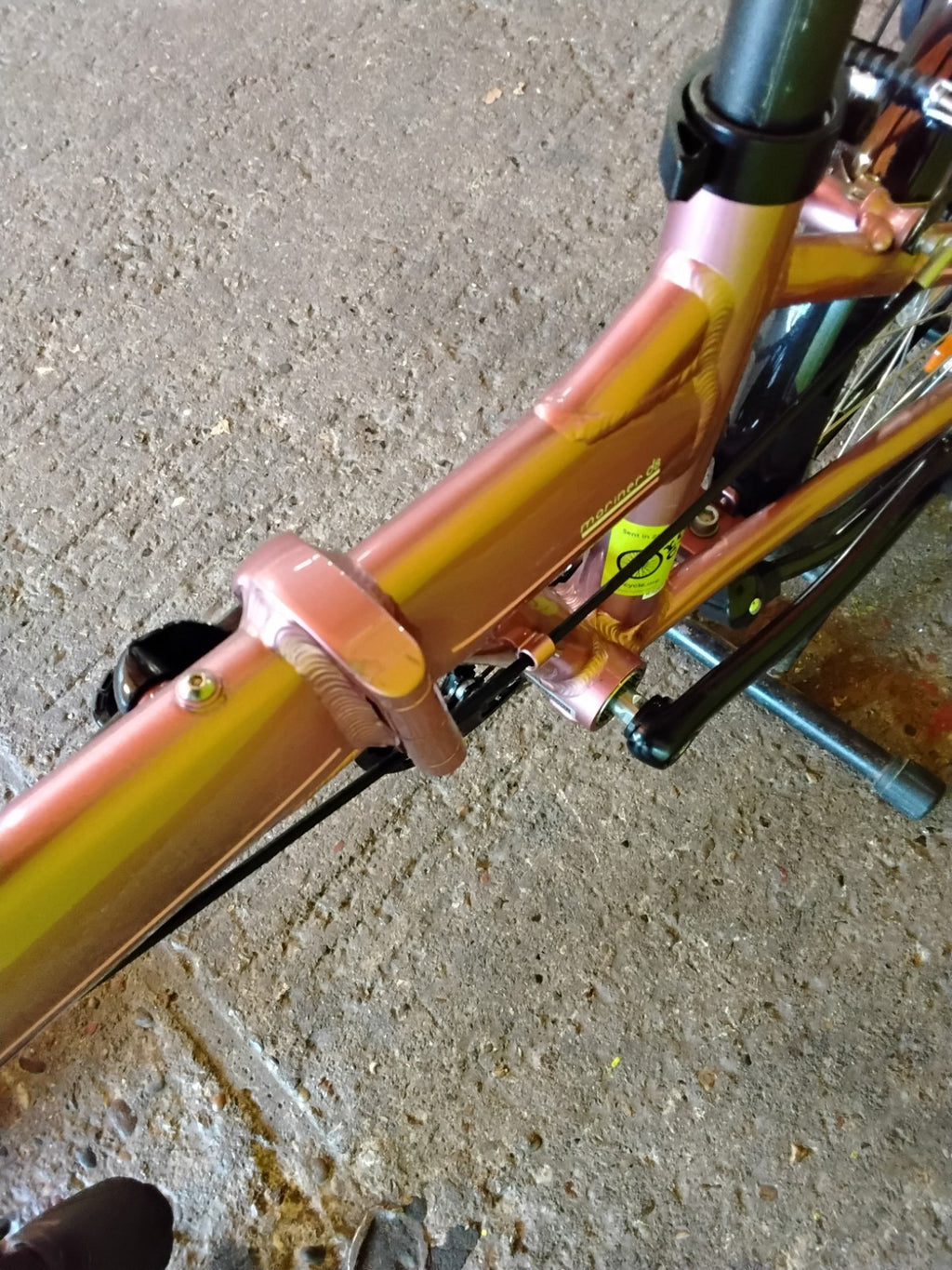 Dahon Mariner D8 Folding Bike Pink - 8-speed Sunrace